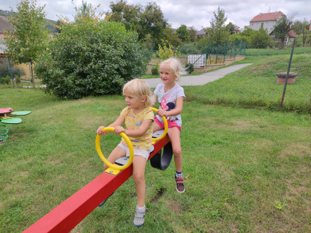 hry na zahradě podzim