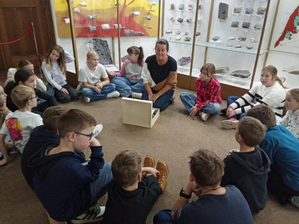 f2aeaf76-9f16-4cbf-90ee-b7b707d3ba17